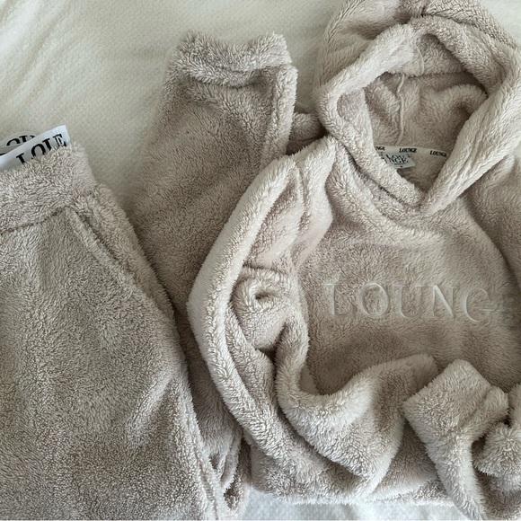 Lounge brand outfit - Picture 1 of 1
